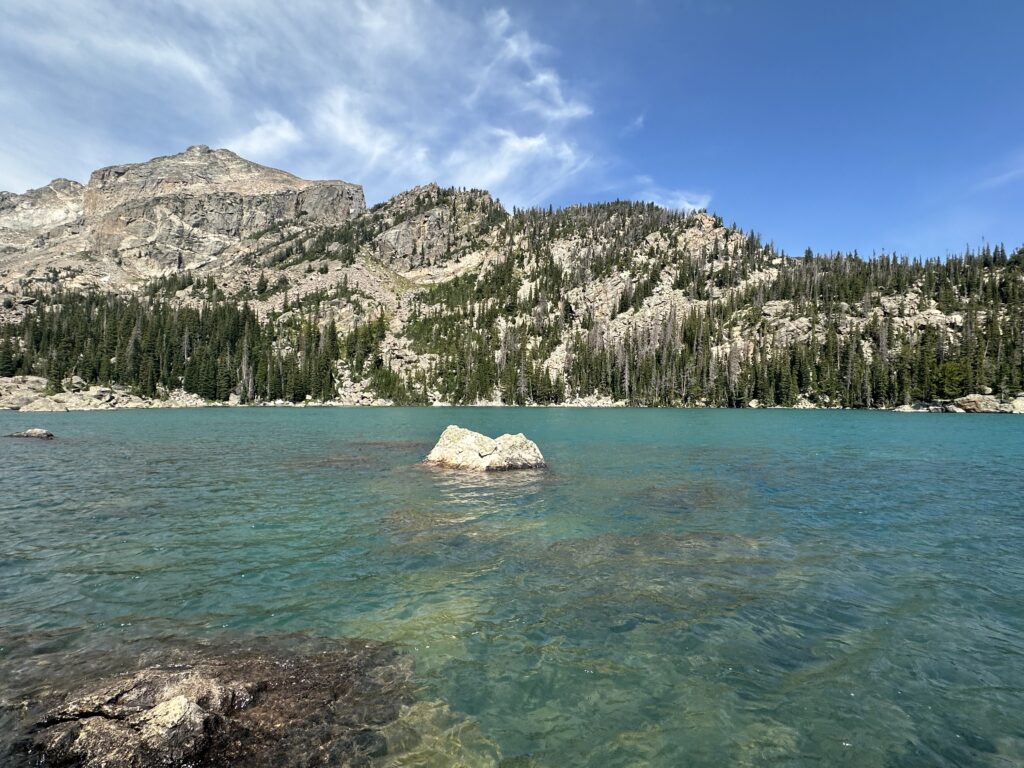 The turquoise water at Lake Haiyaha with mountains in the background at RMNP